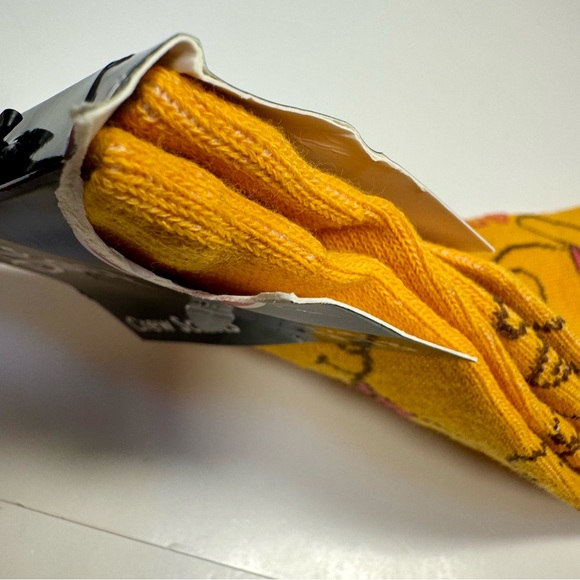 New Disney Adult Winnie Pooh Crew Socks Yellow Size 9-13 - Picture 8 of 10